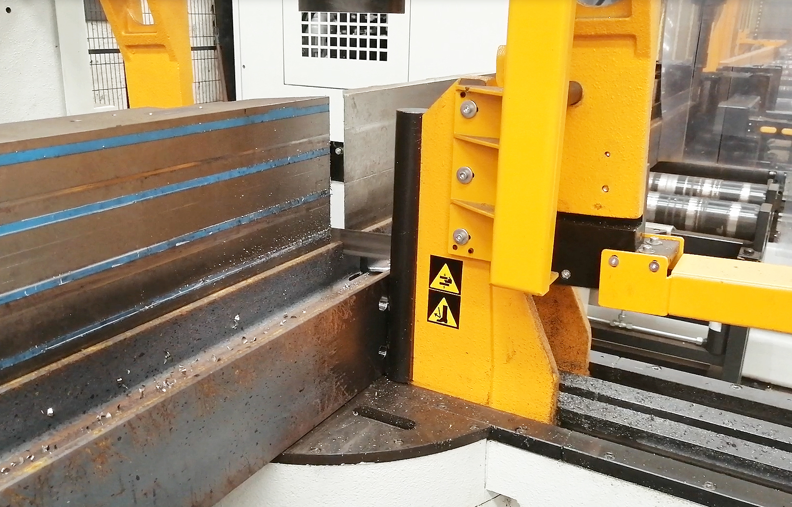 Linha Automática de Corte e Furação de Perfis